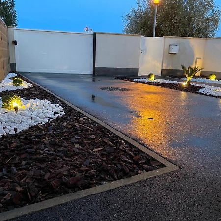 Paris House Villa Villejust ภายนอก รูปภาพ