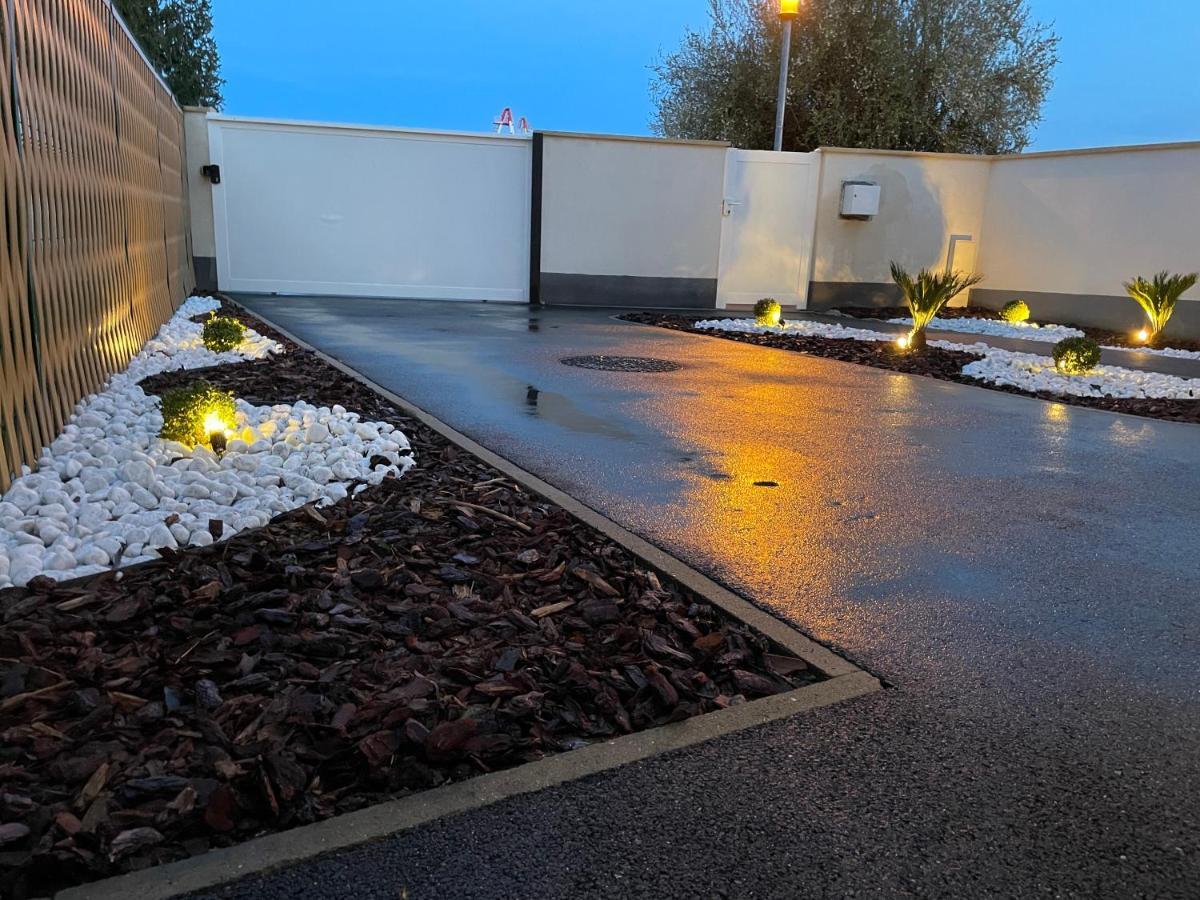 Paris House Villa Villejust ภายนอก รูปภาพ